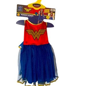 NWT, 5-6 Wonder Woman Costume ⚡️Never worn, smoke-free home. Halloween costume